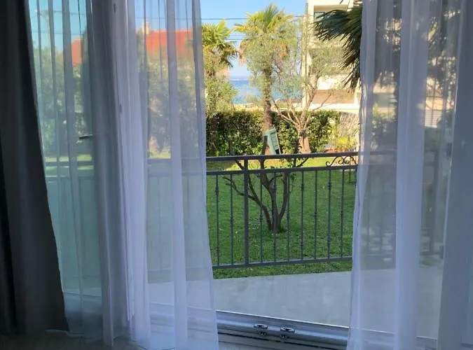 The48 Πανσιόν *