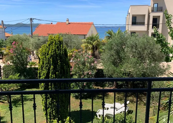 Πανσιόν The48 *