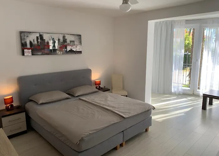 The48 Πανσιόν *